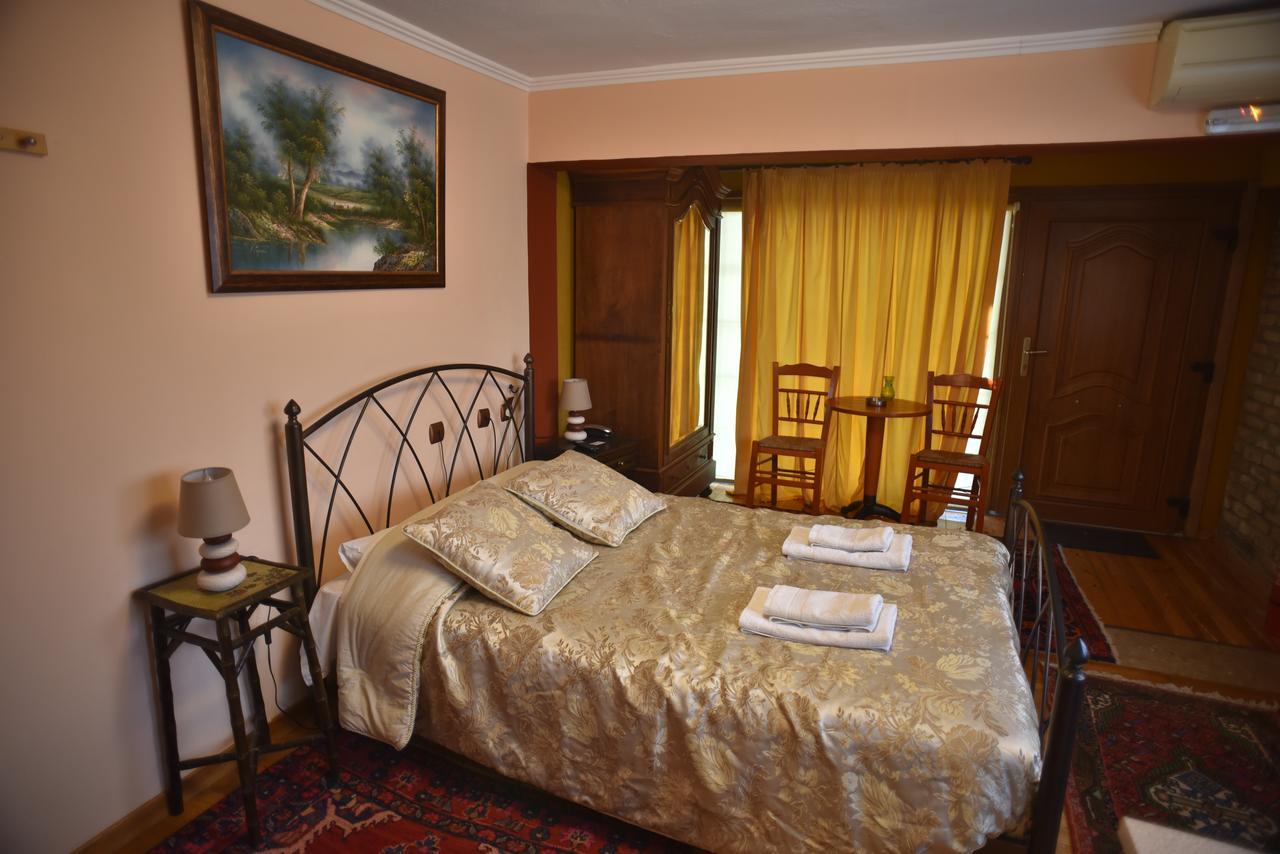 Santa Marina Guesthouse Káto Loutrákion Exterior foto