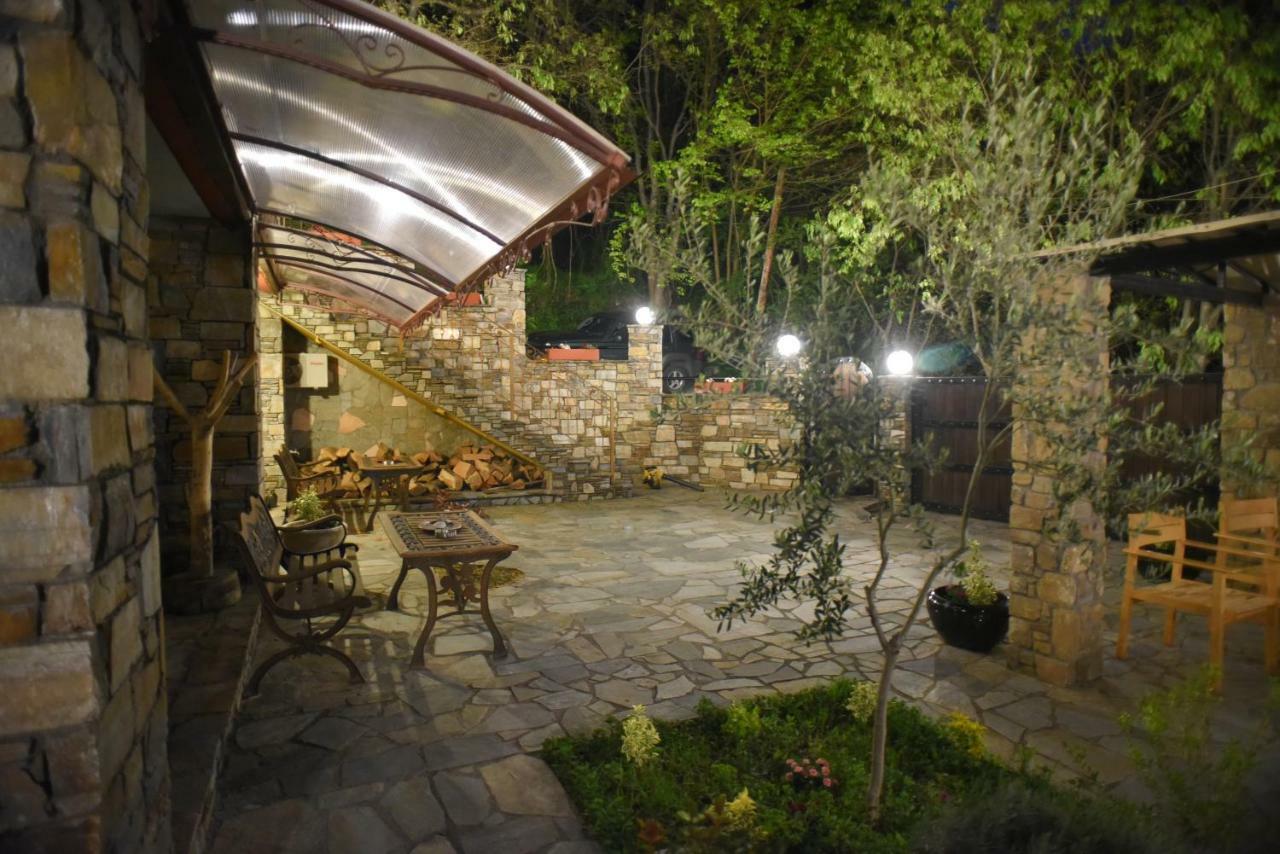 Santa Marina Guesthouse Káto Loutrákion Exterior foto