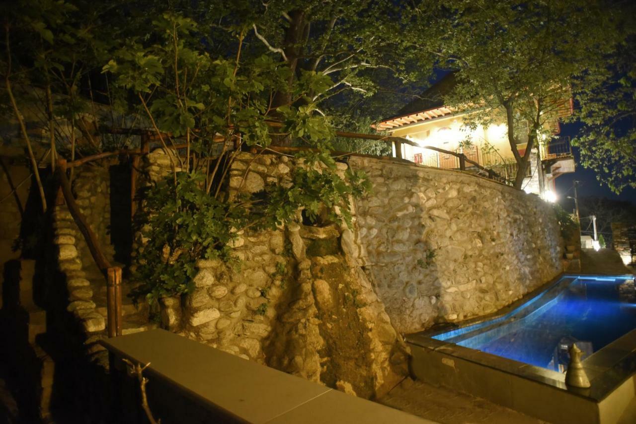 Santa Marina Guesthouse Káto Loutrákion Exterior foto